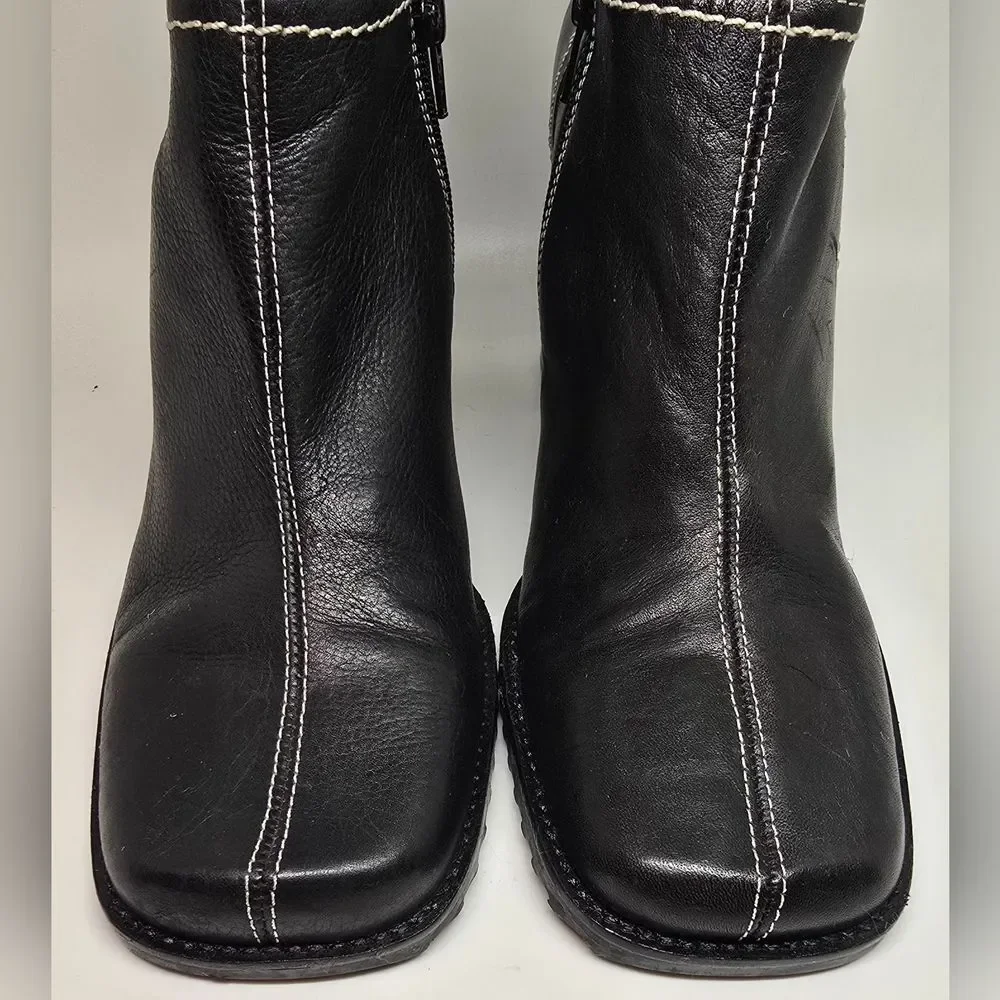 Liz Claiborne Leather Black Ankle Booties with White Stitching 8.5 - Picture 2 of 8